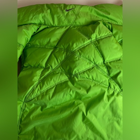 Girls Nike Puffer down Vest Reversible - Olive Green and Bright Lime Green. - Picture 13 of 13